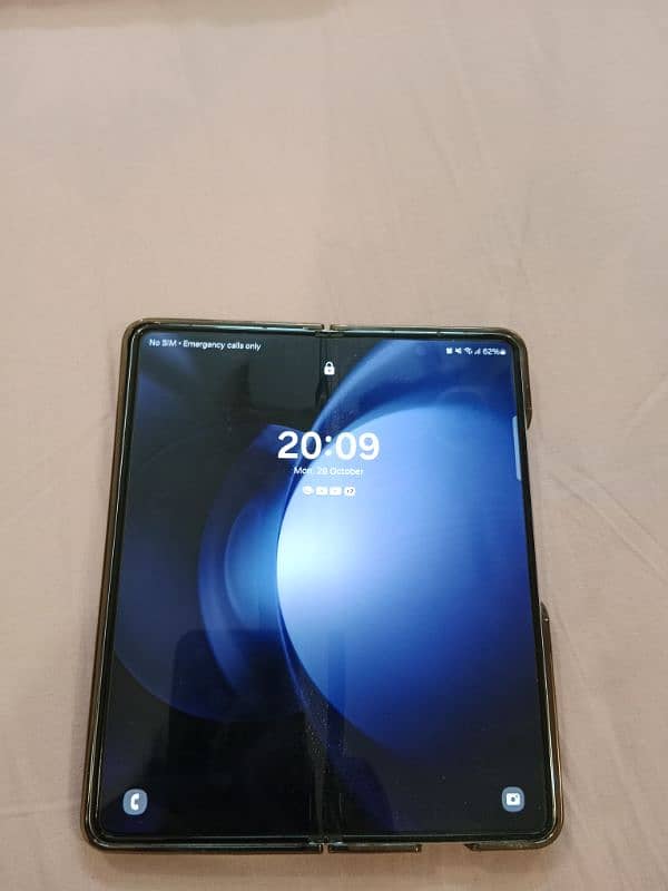 wants to sell Galaxy Z fold 5 6