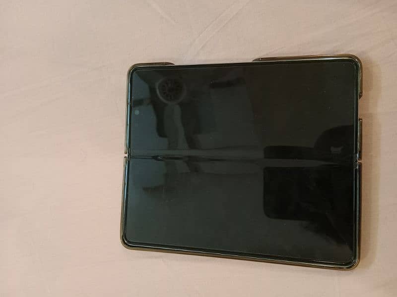 wants to sell Galaxy Z fold 5 7