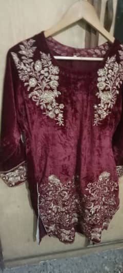 beautifull valvet suit for sale condition good 0