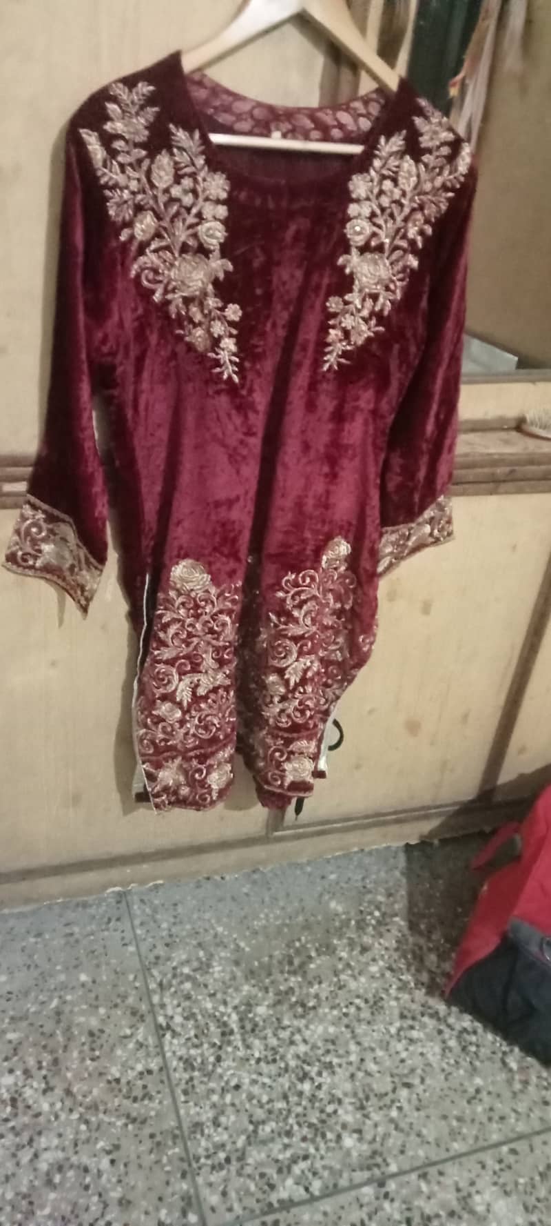 beautifull valvet suit for sale condition good 4