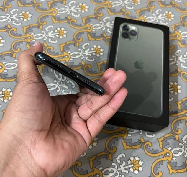 Apple Iphone 11 Pro Max 256gb. PTA Approved. Midnight green color. 4