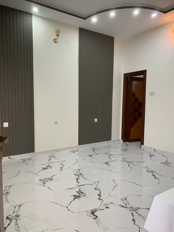 URGENT 8 MARLA 200SQFT LUXURY HOUSE FOR SALE IN GULBERG CITY . 6