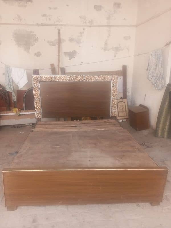 solid wooden bed 0