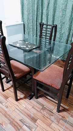 dinning table with 4 chairs