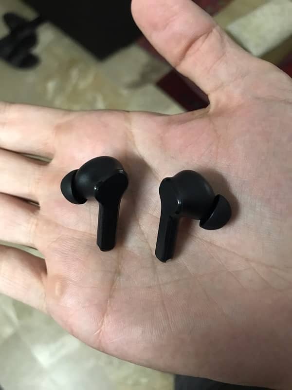 Realme T110 earbuds NEW (not even used a week) 3