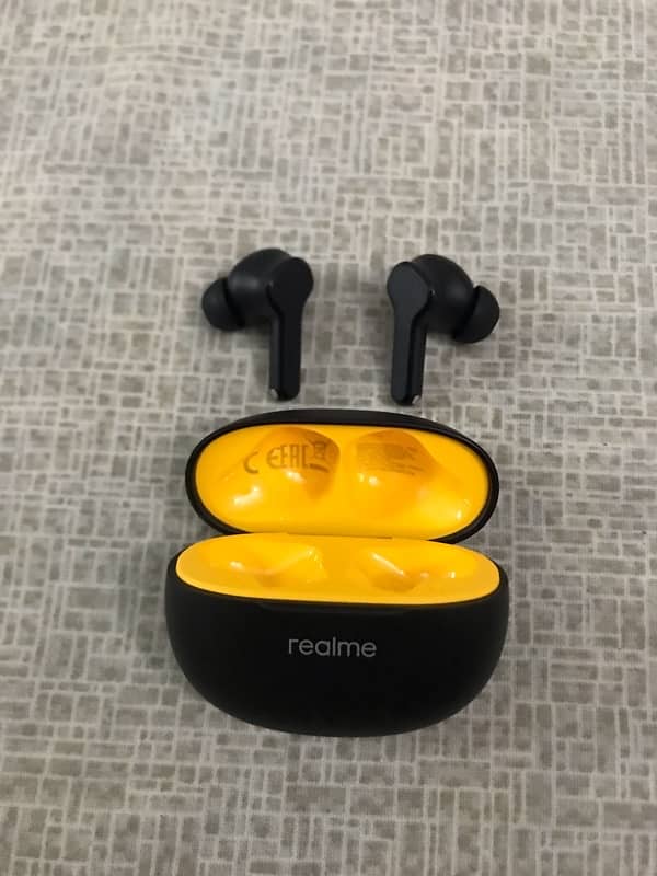 Realme T110 earbuds NEW (not even used a week) 7