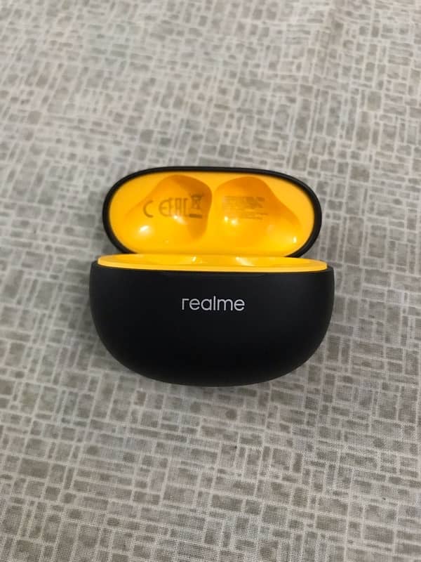 Realme T110 earbuds NEW (not even used a week) 9