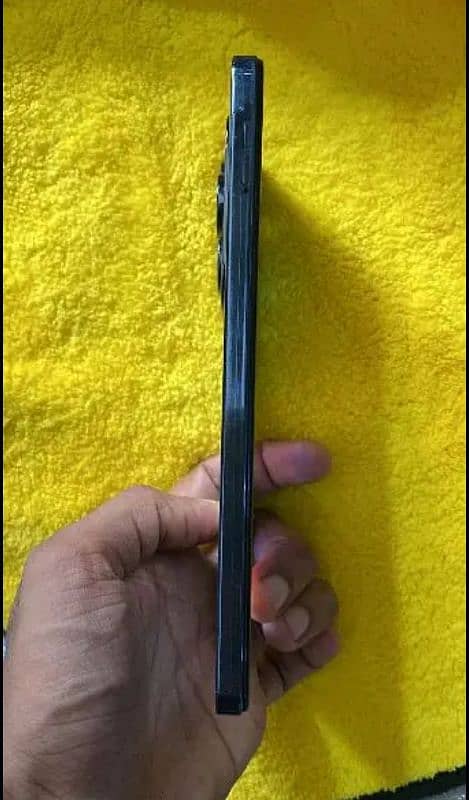 Infinix hot 40 pro 10 by 10  urgent sale daba charger available 2