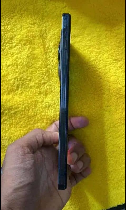 Infinix hot 40 pro 10 by 10  urgent sale daba charger available 3