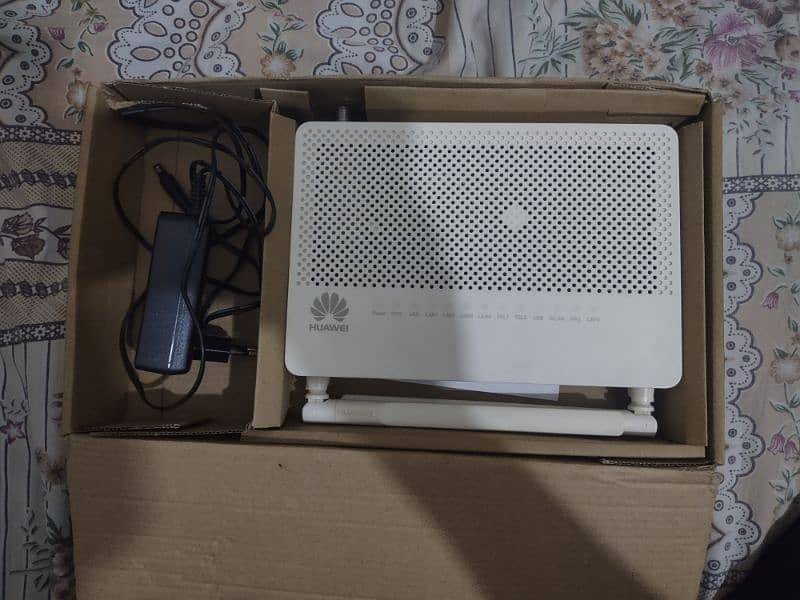 HUAWEI FIBER OPTIC ROUTER/MODEM 0