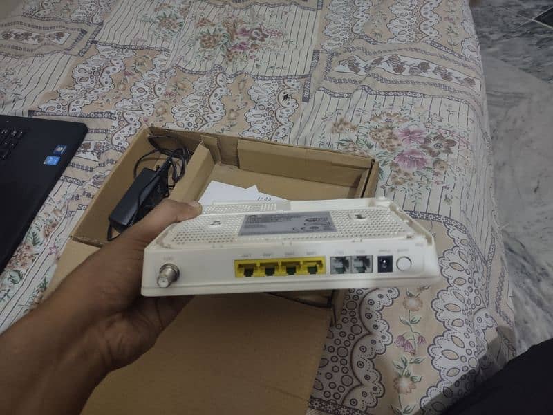 HUAWEI FIBER OPTIC ROUTER/MODEM 2