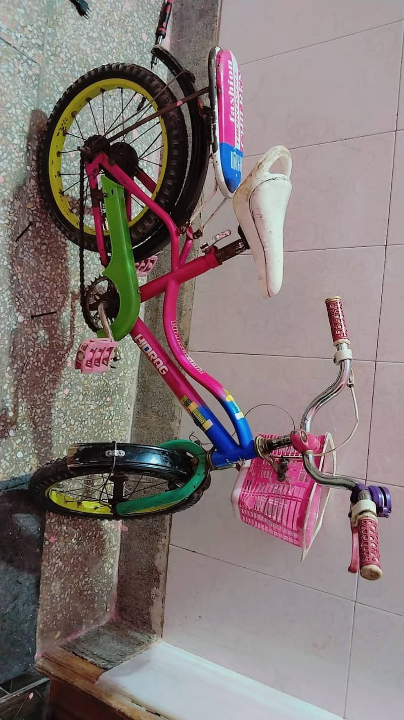 Kids bicycle almost new total 10/10 2