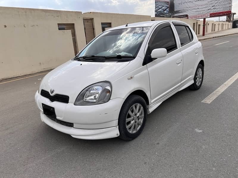 Toyota Vitz 2000 1