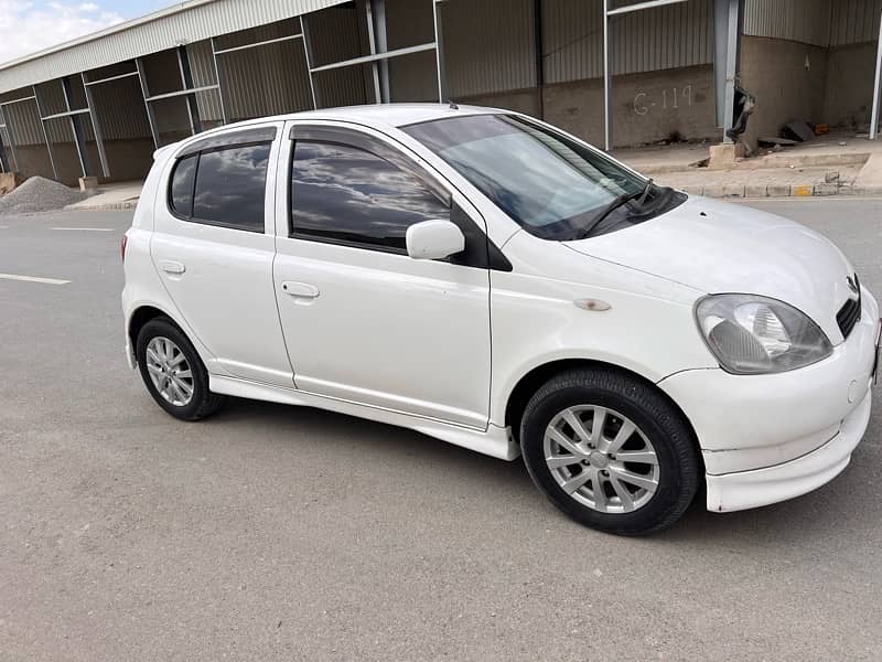 Toyota Vitz 2000 3