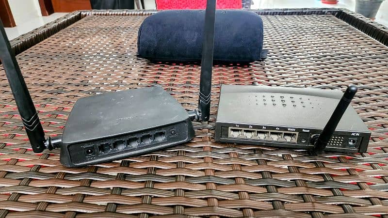 D- Link 2 x Routers, working good condition 0