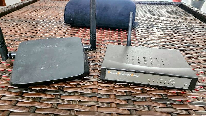 D- Link 2 x Routers, working good condition 1