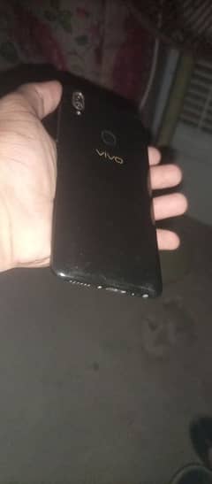 vivo v9 4 GB ram 64GB rom Mobil chalna  mai OK hai box 03120040750