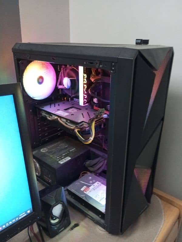 Custom GAMING PC 0