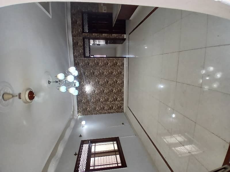 3 Bed DD Portion for rent in Jauhur Block 3 0