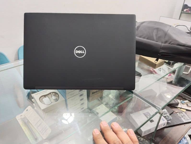 Dell latitude 7280 i5 6th generation 8gb Ram 256 gb 1