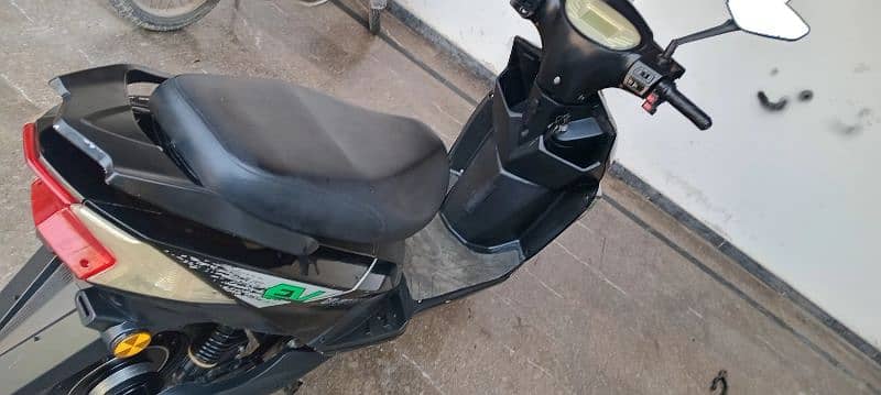 Electic Scooty in 120000 only 1