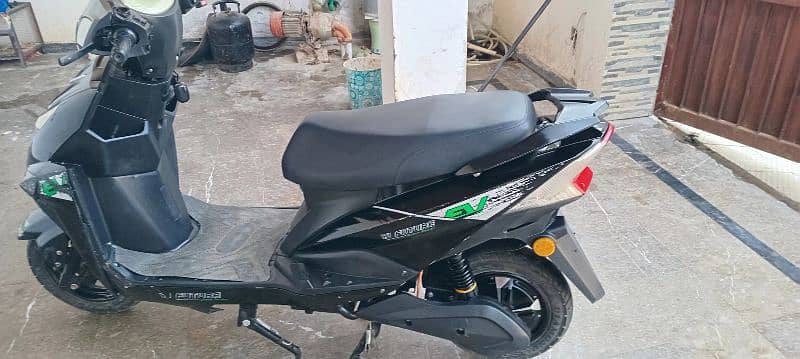 Electic Scooty in 120000 only 4