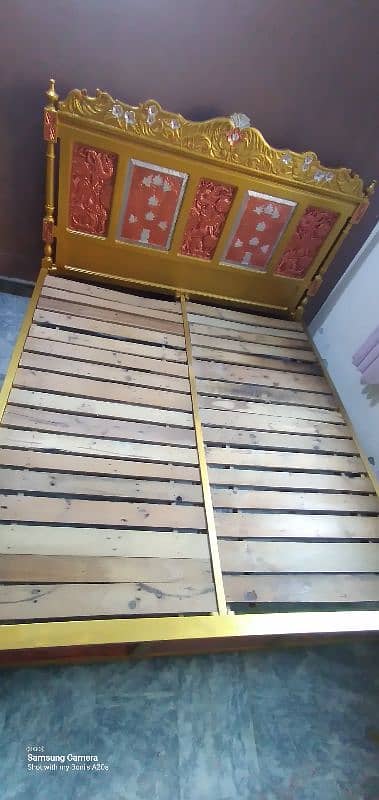 wood bed set in very good condition 4