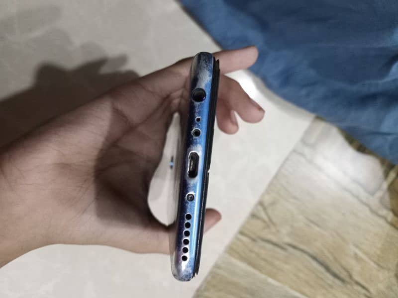 Huawei 4 64 used 1 2 black dot hai baki chal na mein sai hai bilkul ok 3