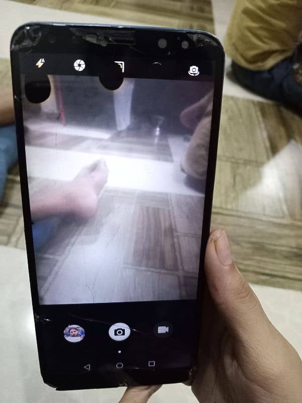 Huawei 4 64 used 1 2 black dot hai baki chal na mein sai hai bilkul ok 5