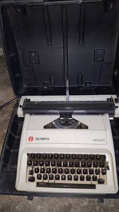 typewriter Olympia carina