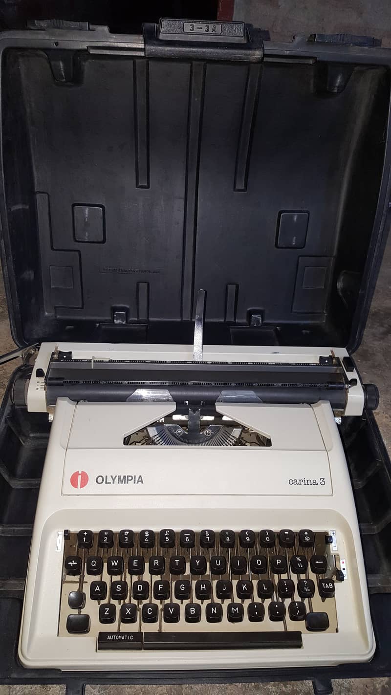 typewriter Olympia carina 1