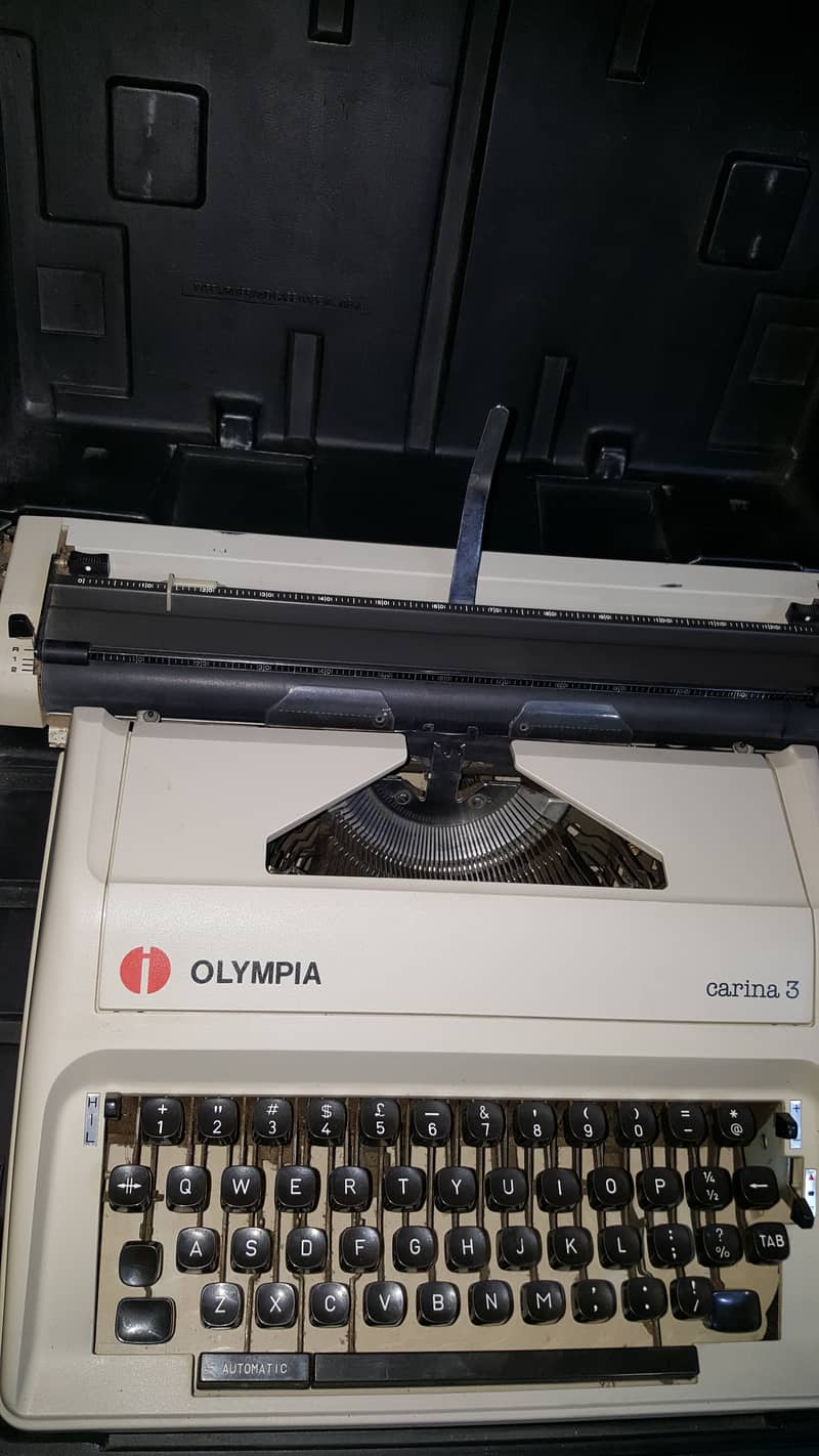 typewriter Olympia carina 3