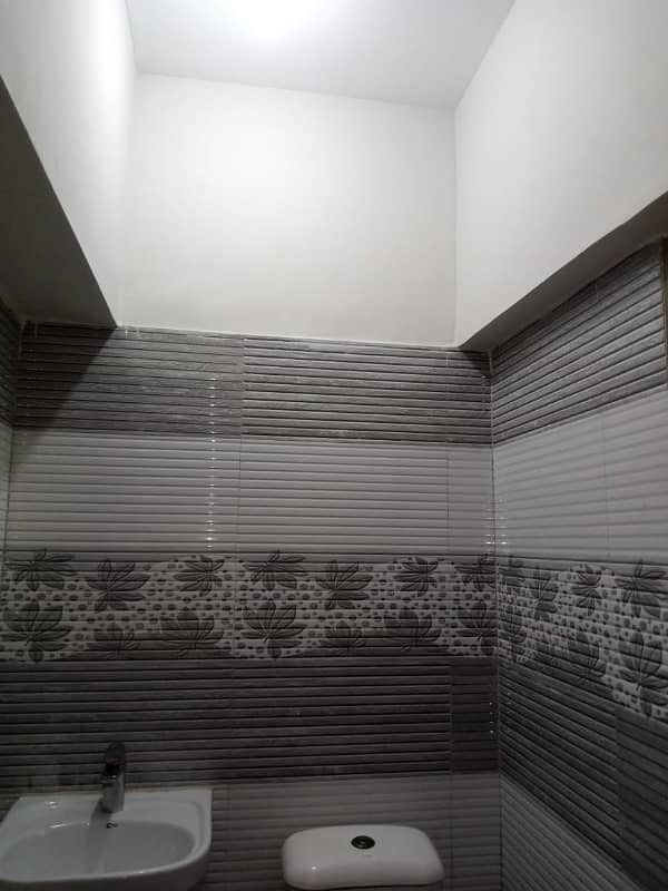 3 Beds d/d Beautiful flat available for sale in Federal B Area Block 10 Shahra e Pakistan 25