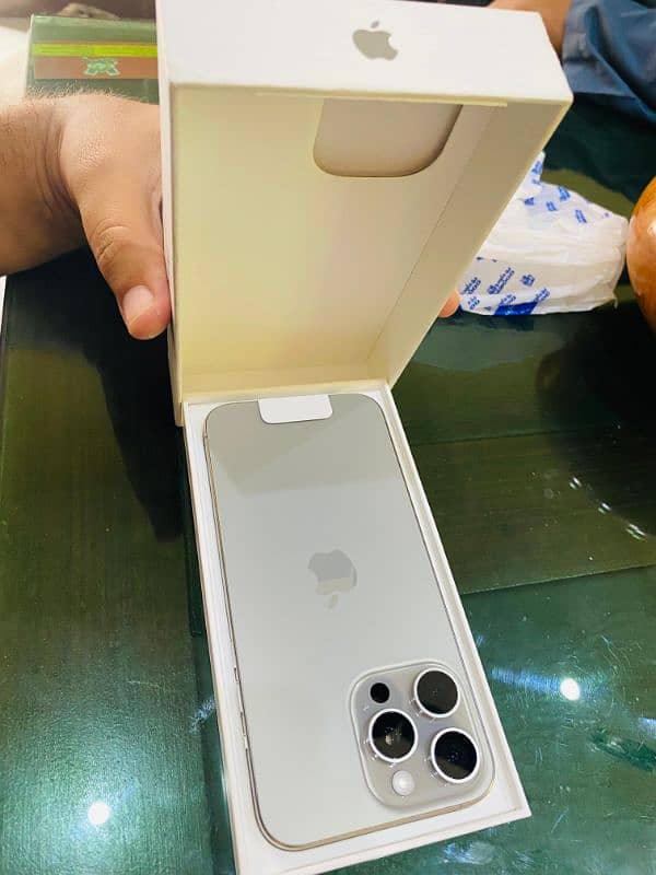 Apple Iphone 15 Pro max Natural 2