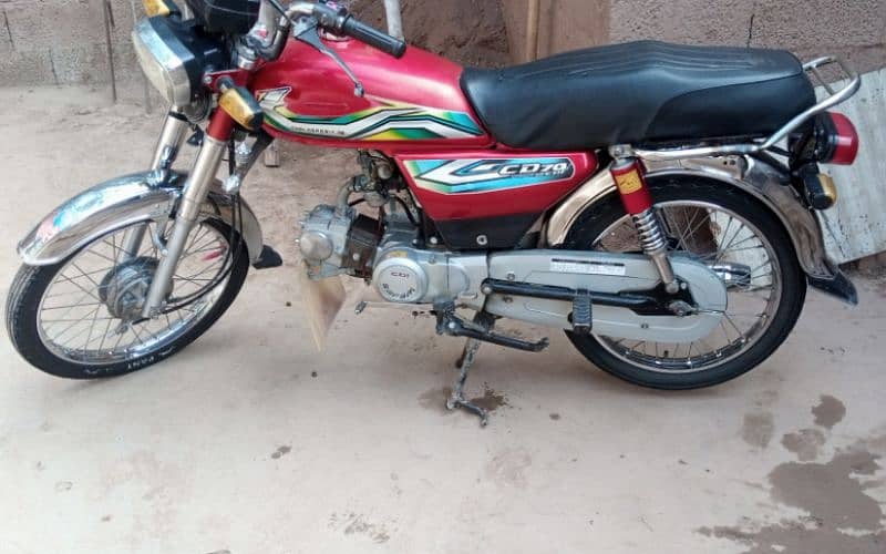 A am selling in bike Good Lock Double Saman 21000 km driver 1