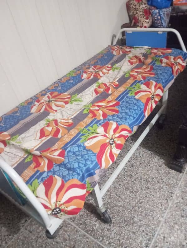 Manual Medical iron bed , drip stand and bed soul 1