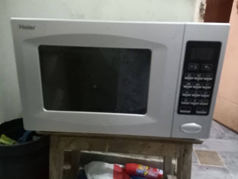 microwave not in working willing to sale 3