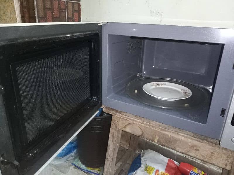 microwave not in working willing to sale 6