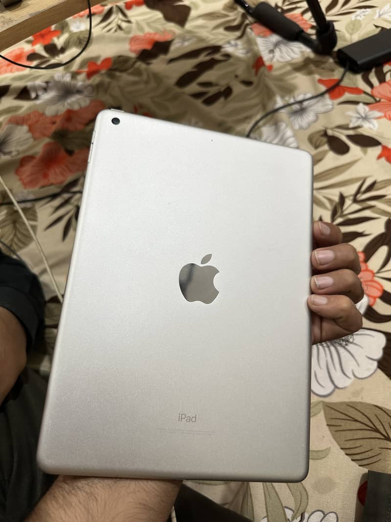 Ipad 6th Genration 32GB 10