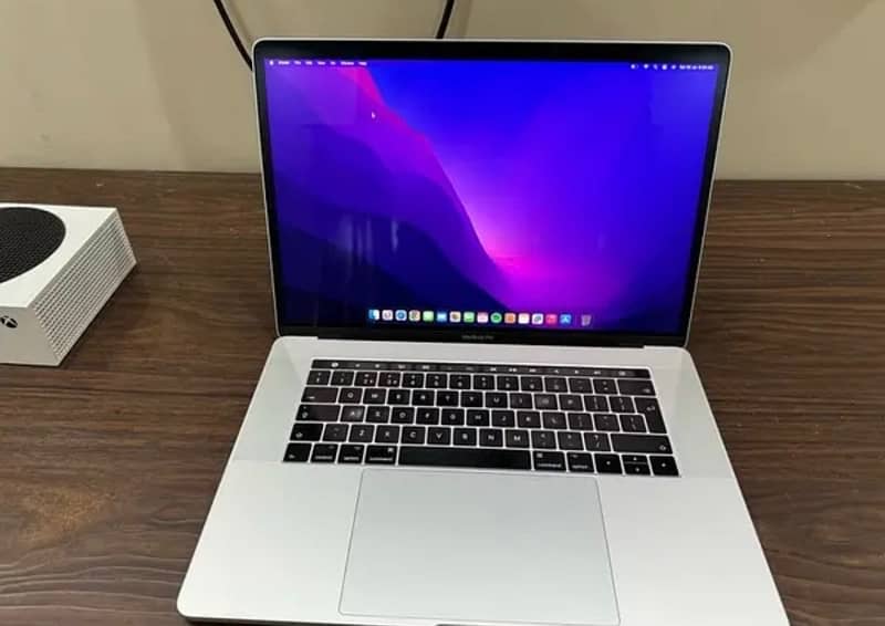 MacBook Pro 2017 - 15 Inch Silver 0