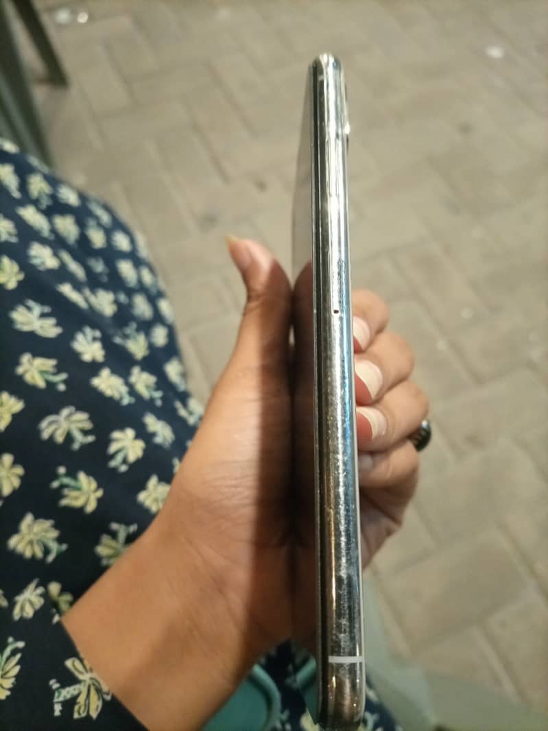 I phone xs max 256 gb lla variant silver 4