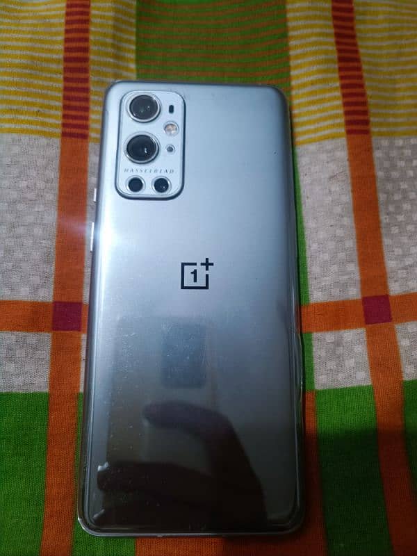 Oneplus 9 pro in 9.5/10 condition single sim 1