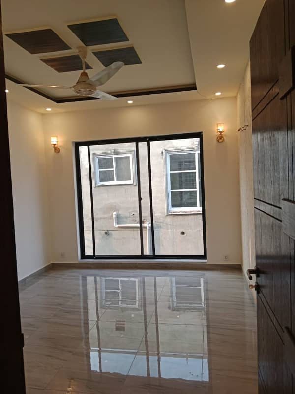 14 Marla Lavish Bungalow for Rent in State Life | Grab Now 7