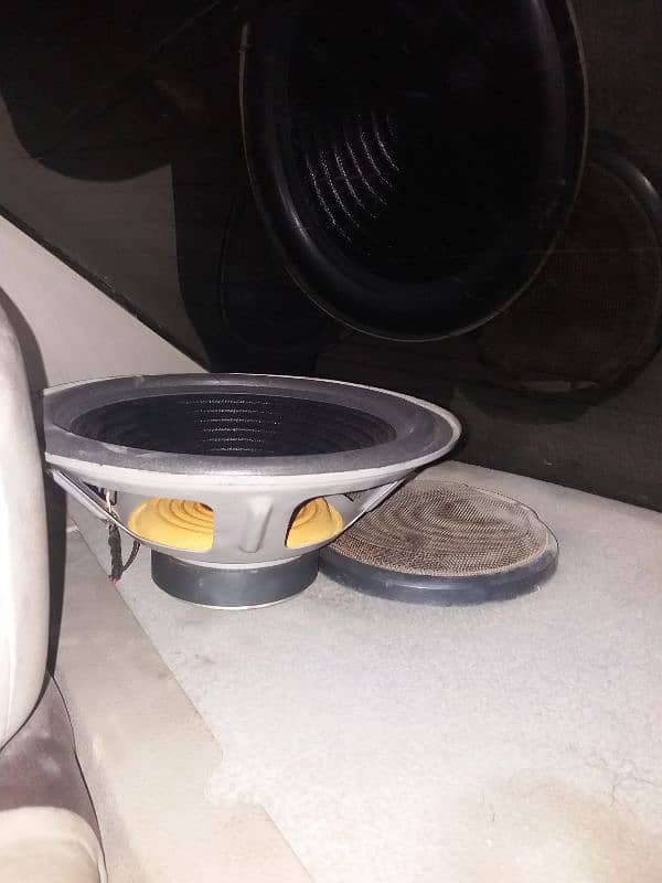 10inch 2woofer speakers 10/10 condition 3