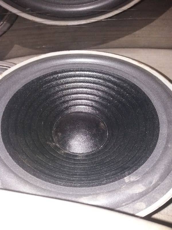 10inch 2woofer speakers 10/10 condition 4