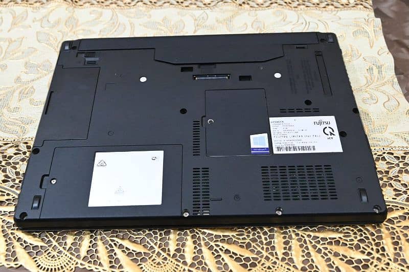 Fujitsu Model life book e series e736 3