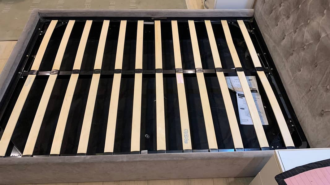 Imported queen sized bed excellent condition 4