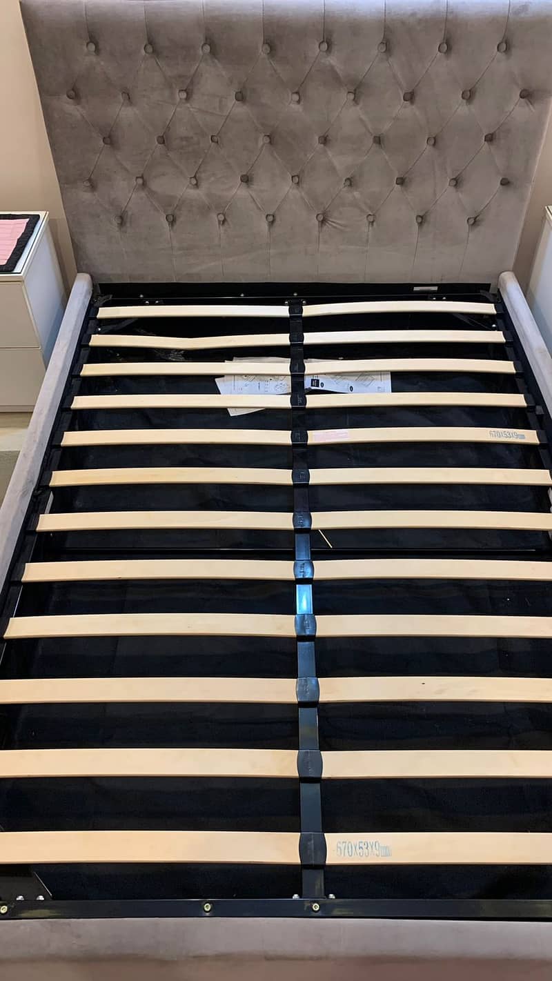 Imported queen sized bed excellent condition 5