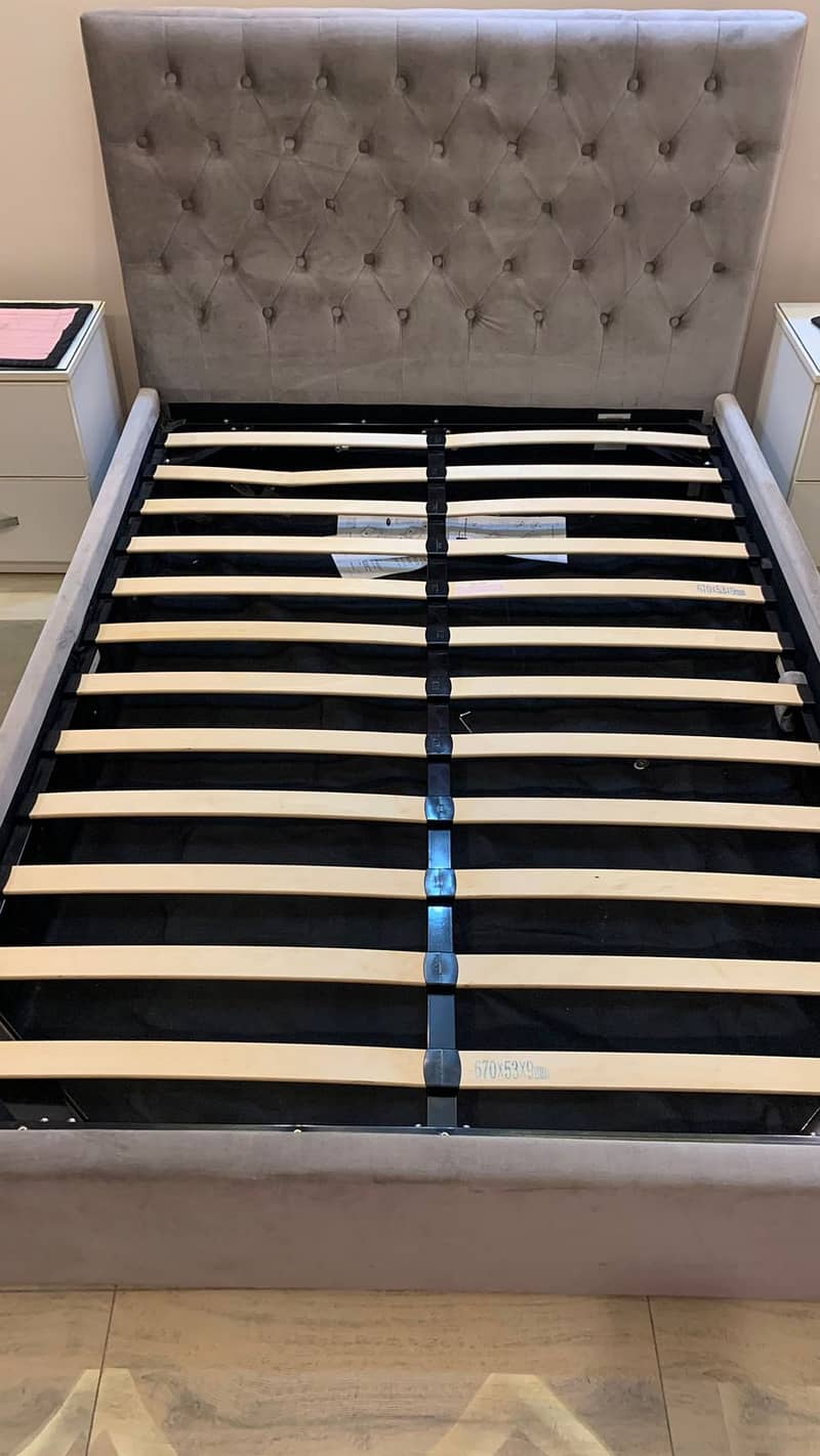 Imported queen sized bed excellent condition 6