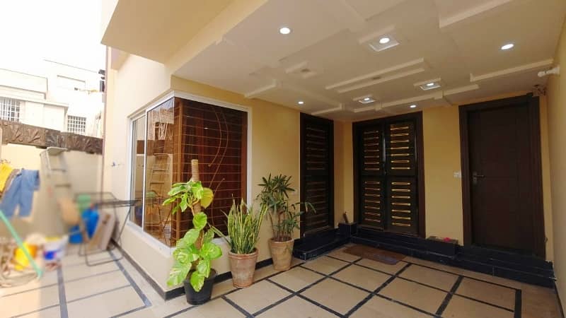 FURNISHED Gorgeous 5 Marla Corner House For sale In Block C, Bahria Orchard 7